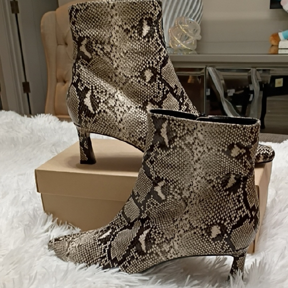 New Steve Madden Kapitol Python Print Ankle Booties Size 10m